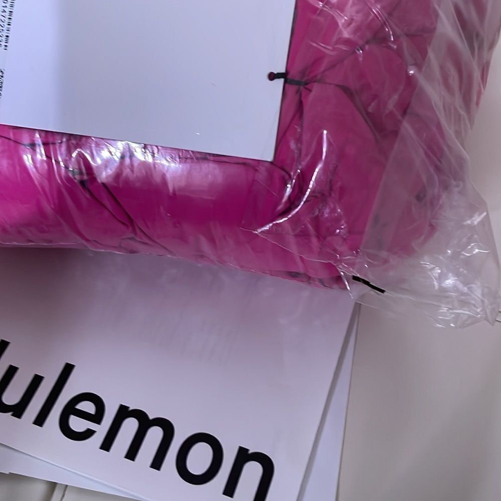 LULULEMON WUNDER Puff SUPER CROPPED vest SONIC PINK SIZE 6 perfect cute nwt - Picture 3 of 5